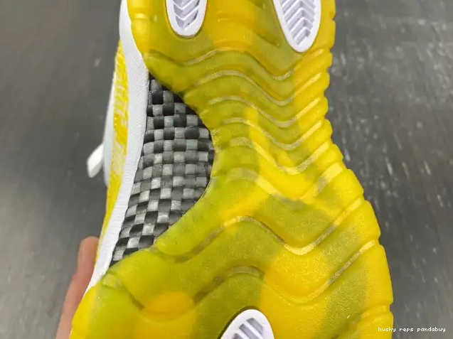 Rep Husky Yellow Air Low WMNS Jordan 11 Snakeskin AH7860-107 0602